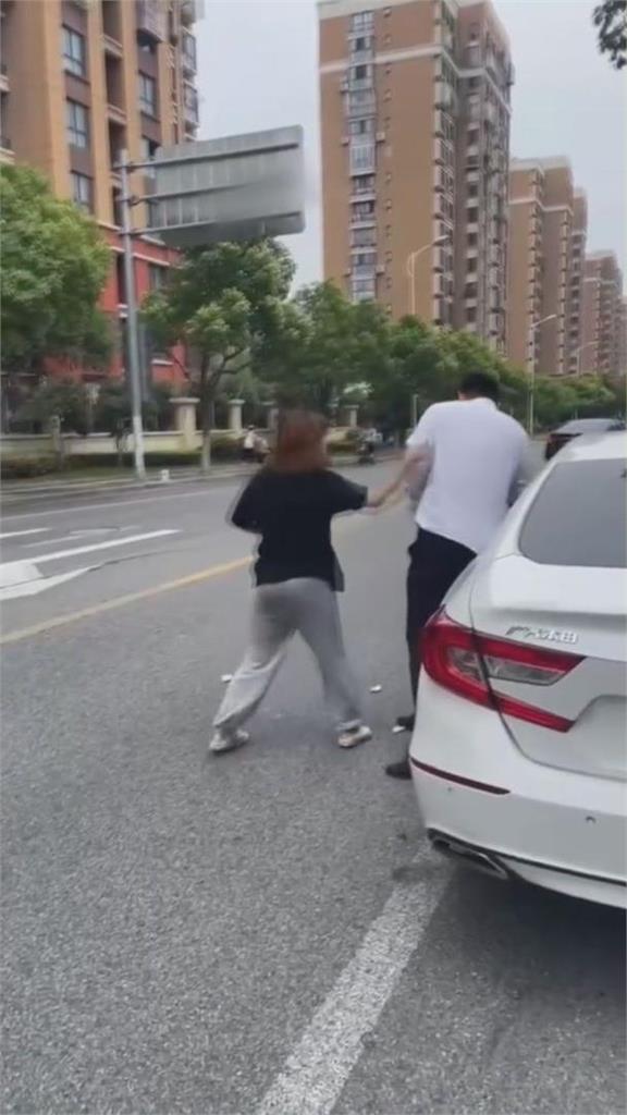 上海妹抓包男友劈腿 叫車隨機「約跑」遭拒現場崩潰