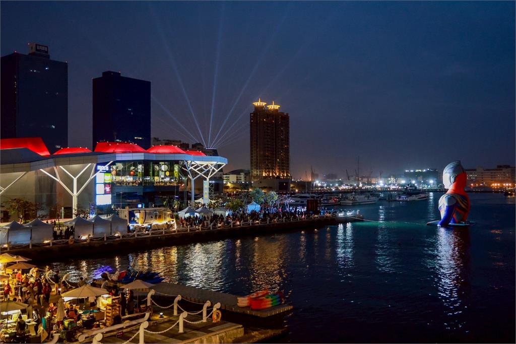 快新聞／陳其邁全力打造！超人力霸王降臨愛河灣　高雄冬日遊樂園盛大登場