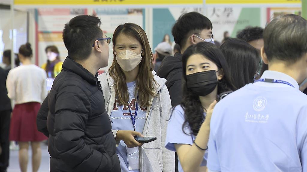 亞洲大學大手筆升級醫材　祭出獎學金吸引學生就讀