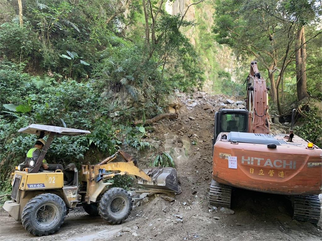 快新聞/燕子口堰塞湖開挖! 李孟諺曝難度:地形陡峭、需鑿開山壁