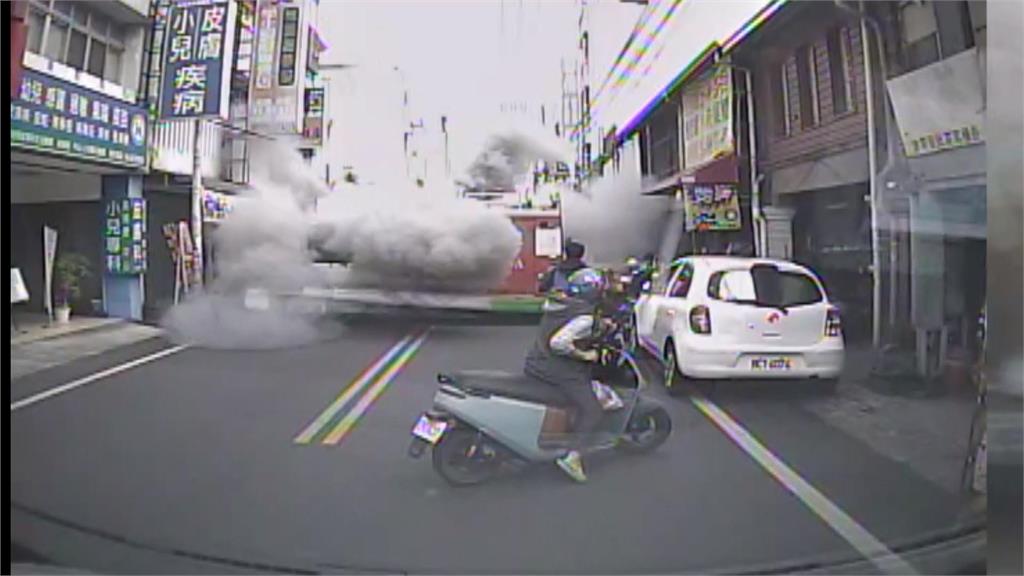 貨車內遶境鞭炮屑悶燒引爆 男子60%燒傷送醫