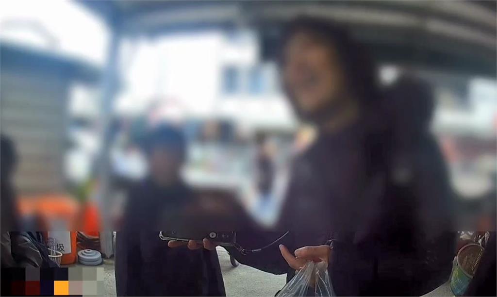 小姐你騎錯車了! 日籍遊客租鐵馬遭「誤騎」 //實習員警暖心靠流利英文協助尋回