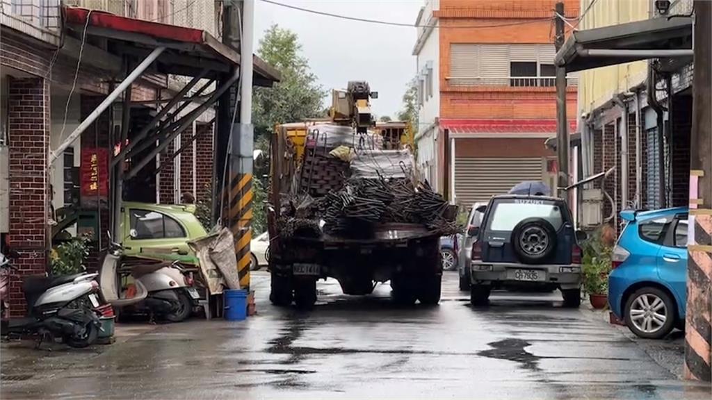 施工釀地層下陷堵救護車 居民:還來救命路!