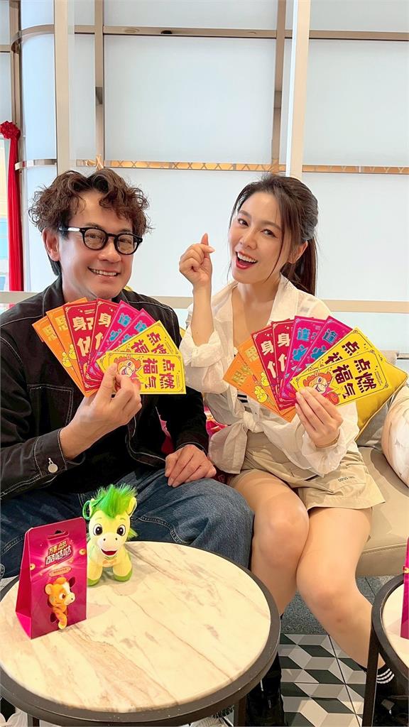 柯叔元、白家綺現身檳城掀暴動！《阿松與阿暖》海外首宣傳 粉絲驚見新造型直呼：超帥