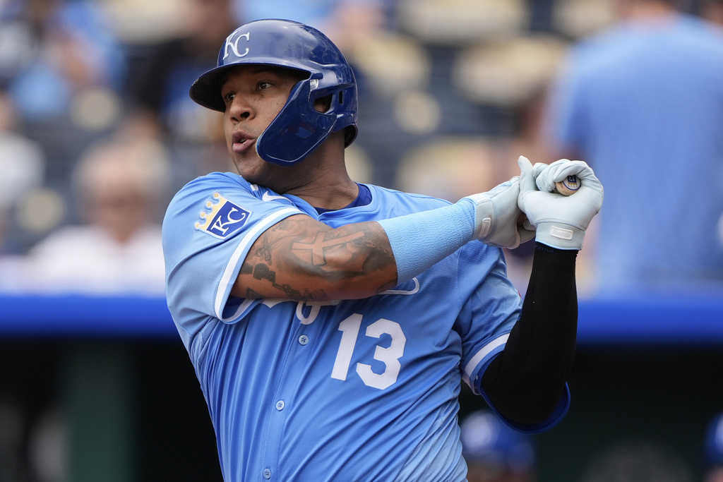 MLB(影)/強打捕手一天敲5支安打 皇家主場雙重賽橫掃落磯