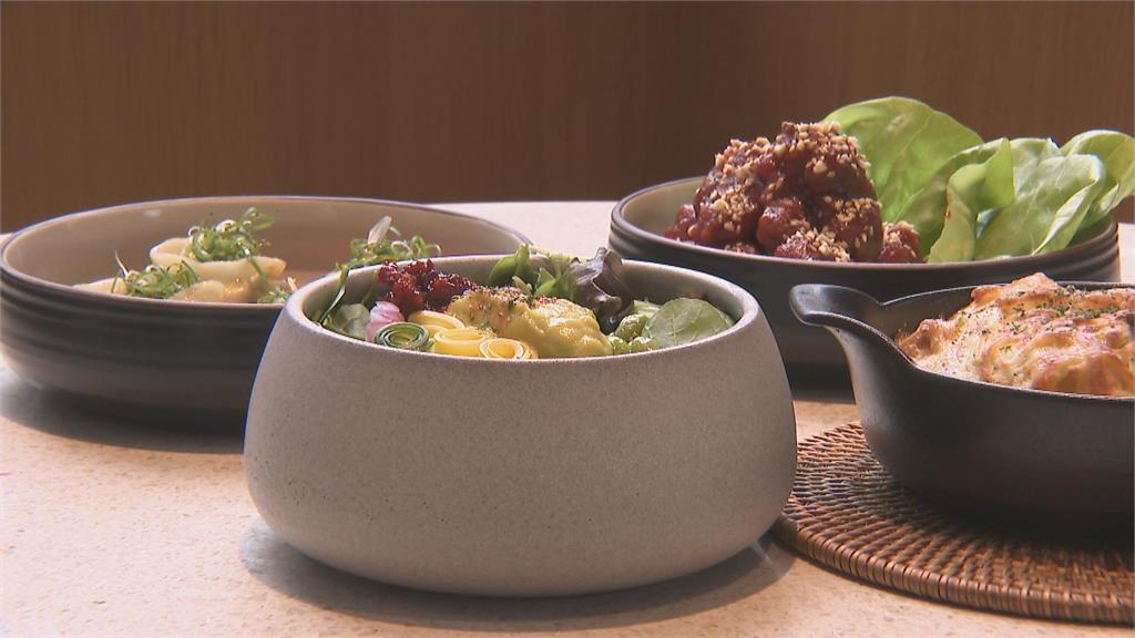 花椰菜製成韓式「素」炸雞　菠菜炒飯靈感來自「小當家」