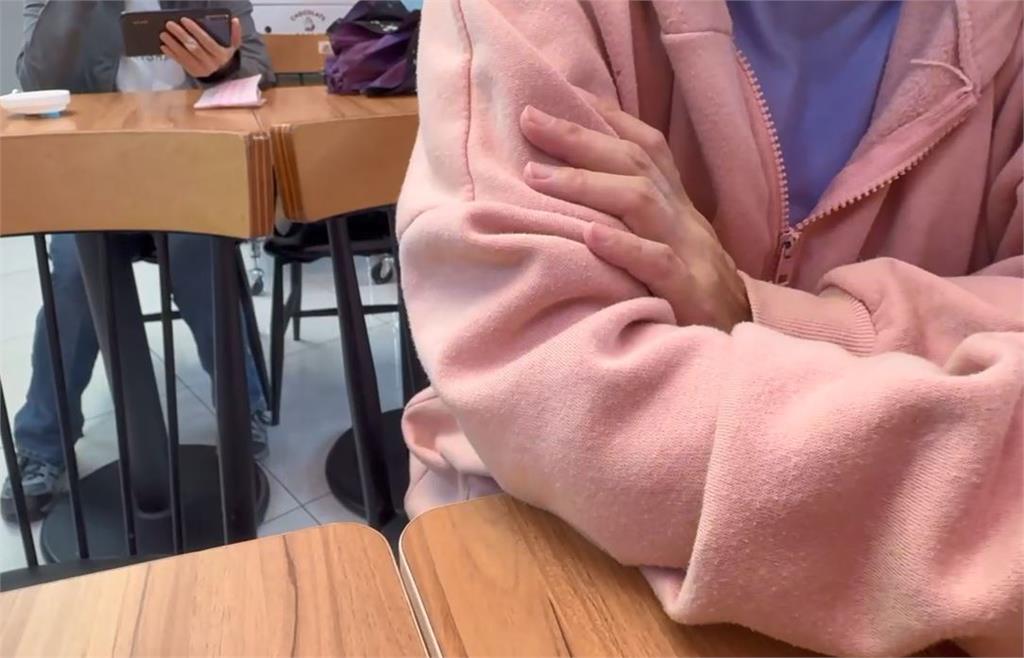 獨家/好兇!公車進站童靠近「遭司機罵白癡」 家長:小孩懼怕搭車