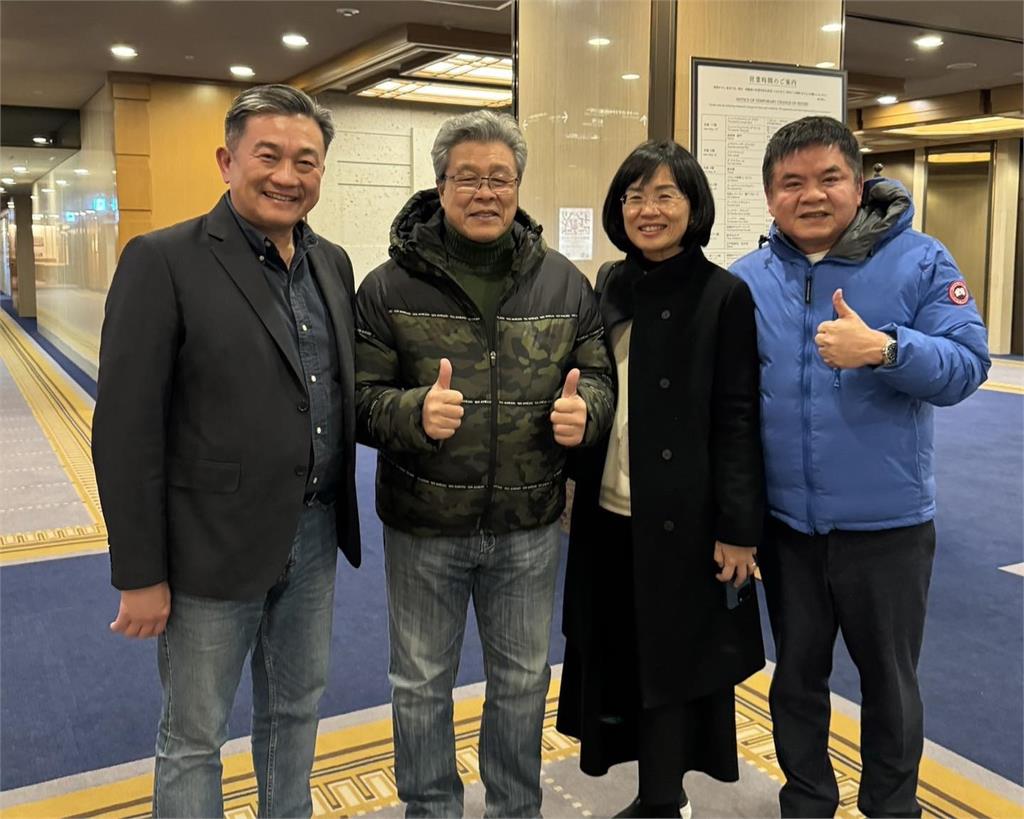 超有緣!民進黨3立委日本巧遇「超資深男星」 回台又搭同班機網驚呆
