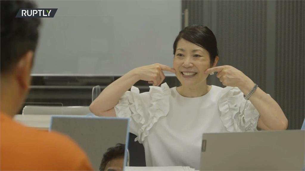 口罩令鬆綁忘了怎麼笑？　日本「微笑補習班」學員暴增