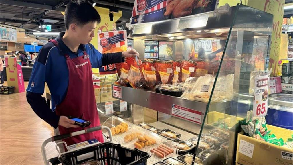 他逛超市突被陌生人要錢！老翁挑食物「1舉動藏洋蔥」超暖結局惹哭7.4萬人