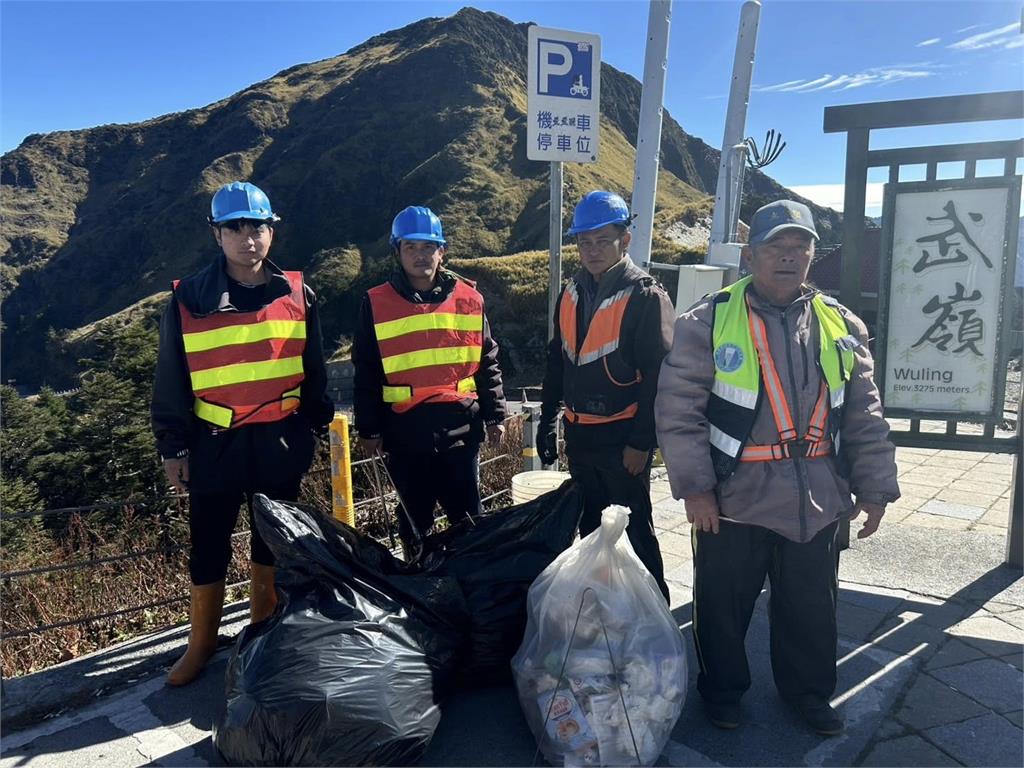 合歡山武嶺「一整片垃圾」國人素質遭質疑!太管處不忍了:丟1次罰6萬