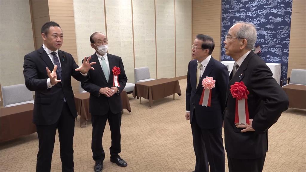 即將卸任!謝長廷曬打包照「滿滿書籍」 破千網友按讚感謝8年來付出