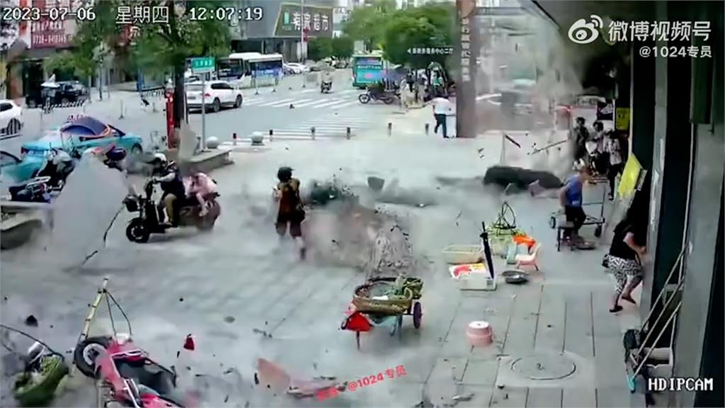 中國豆腐渣工程高樓磚瓦墜地　「宛如爆炸」監視器畫面曝