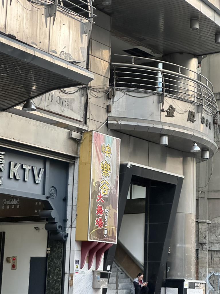 快新聞／嚇壞！台中「金殿888」驚見獨居男陳屍床上　警報請司法相驗