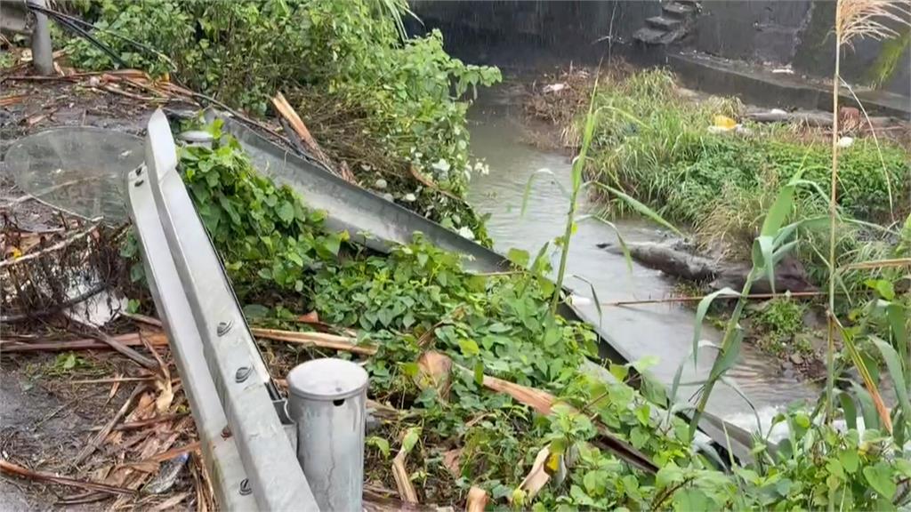 奪命車禍！兄弟檔從此天人永隔　疑天雨路滑暴衝撞進河道