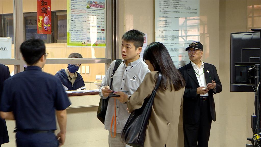 柯文哲侵占政治獻金案 傳年代集團創辦人邱復生作證