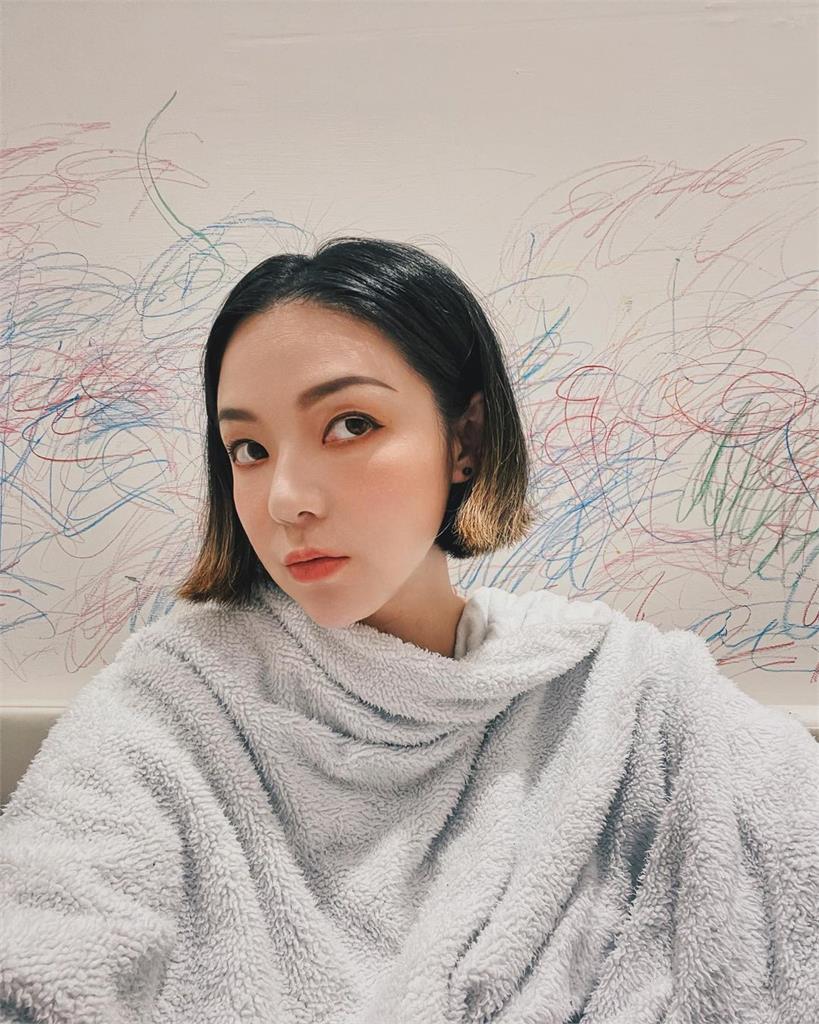 曬兒「躺地照」遭女星酸!歐陽靖心碎嘆:我是個被丟掉的單親媽媽