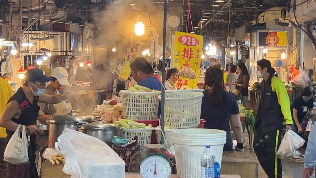 鳳凰海陸警齊發! 高雄漁民忙加固船隻.市場湧採買潮