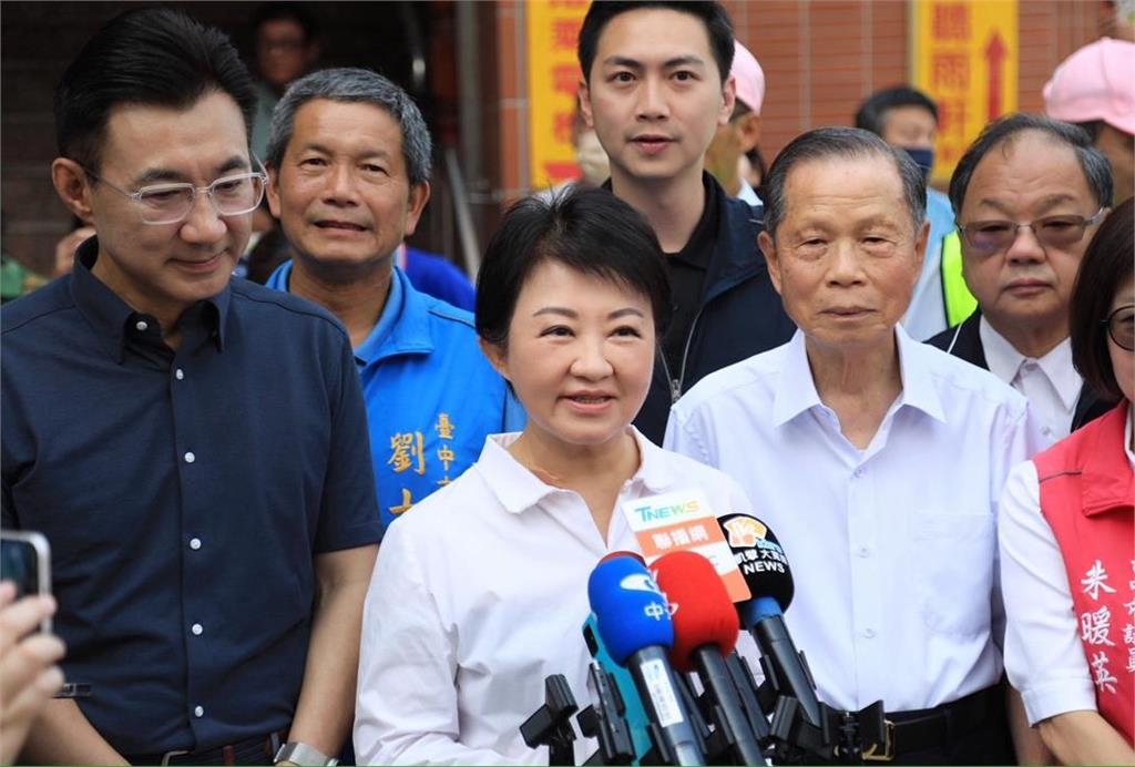 董事長才捧盧秀燕「女總統」！萬和宮遭砸「媽祖金身重摔地」命理師急示警1事