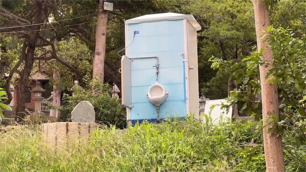 苗栗虎頭山鳥居公廁遮版被吹落 男士們憂春光外洩沒人敢來方便