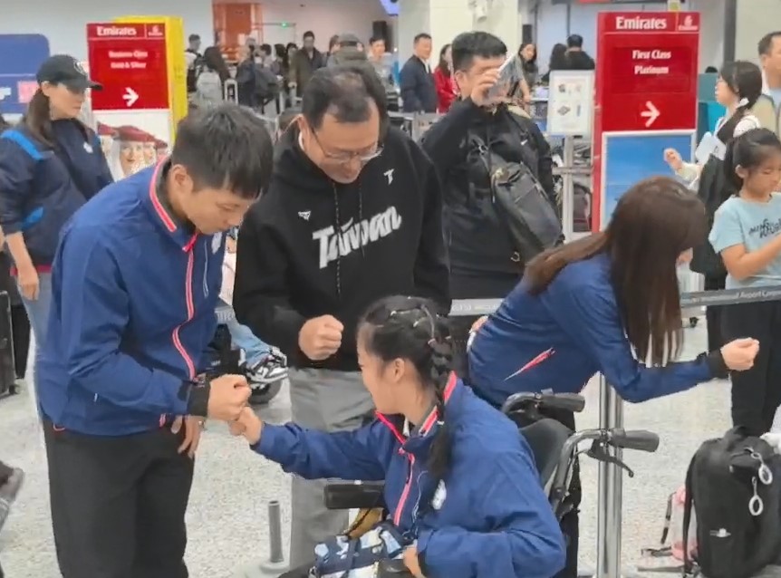 2025亞洲帕拉青年運動會杜拜登場　運動部長李洋送機選手