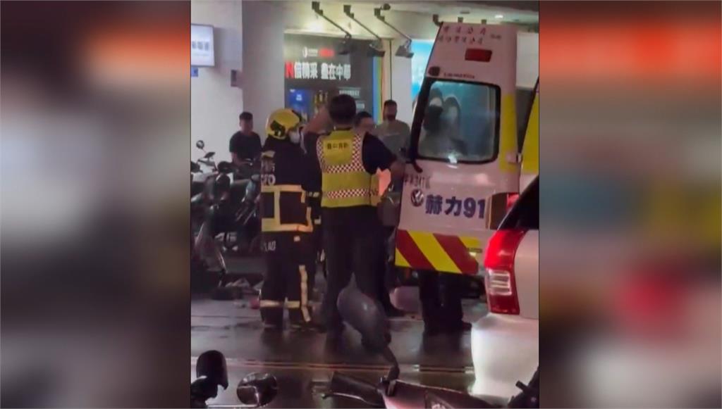 台中大樓住戶疑情緒失控！　「反鎖屋內」雜物狂往窗外丟