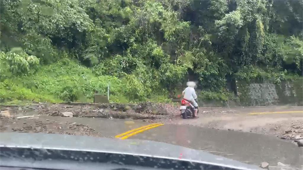南投暴雨！春陽部落災情嚴重　轎車遭土石掩埋、路基被掏空