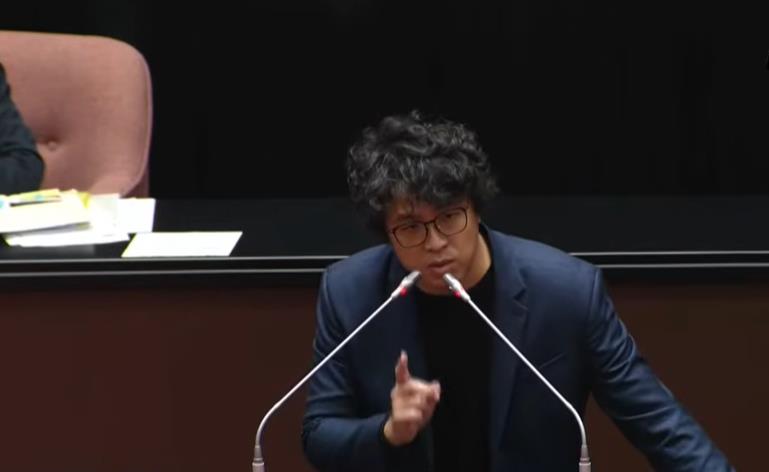 快新聞/沈伯洋貼臉嗆翻藍白!無視國家大義護中配參政:台灣不是一中憲法