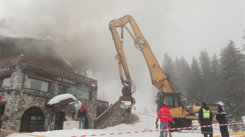 法國阿爾卑斯山上飯店大火　近300人撤離