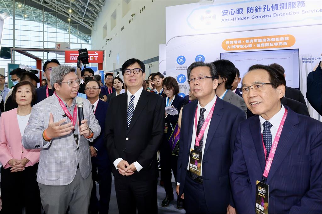快新聞／結束鐵人行程返台！直奔高雄智慧城市展　陳其邁：打造以人為本的AI城市