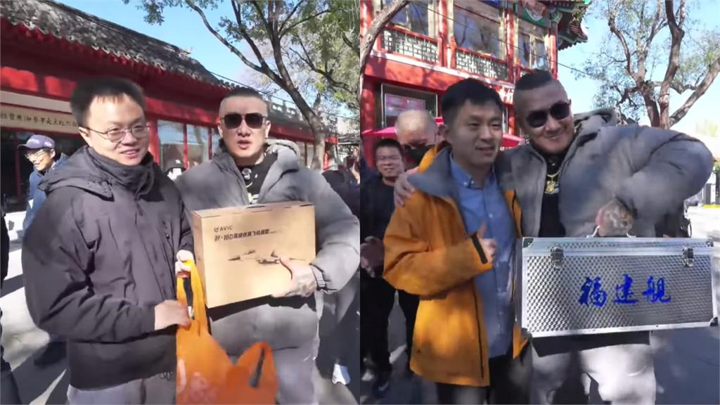 館長赴北京被包圍!粉絲「手抖送禮、落淚」畫面全被拍…小粉紅傻眼:激動什麼