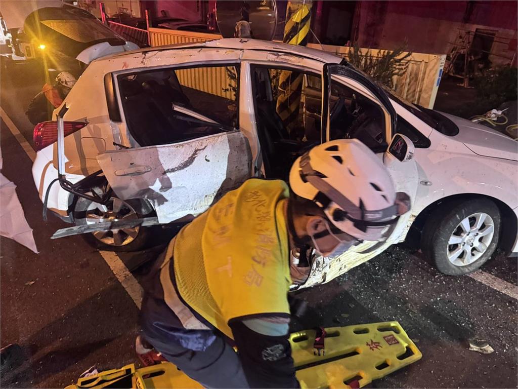 偷開媽媽車自撞電桿！　6人「湊不出駕照」竟全是高中生