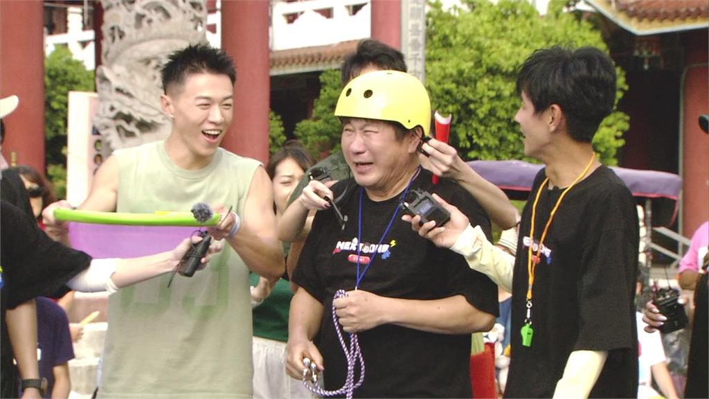 胡瓜錄影驚喊「幹什麼！」下一秒看見水桶拔腿就跑慌張畫面曝光