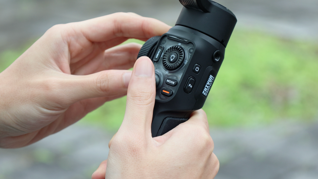 裝上智慧追蹤後 拍攝更便利 Zhiyun Smooth 5S AI