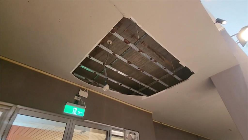 嘉義福樂國小畢典「天花板」突掉落 砸傷2家長 1人頭部瘀青、1人手受傷