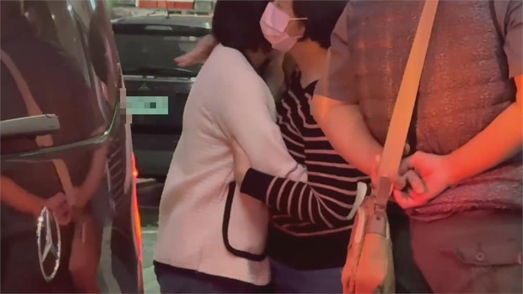 高雄警巡佐查案途中出車禍 撞上違停小貨車送醫不治