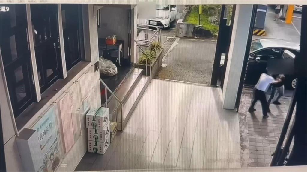 主委改選釀殺機? 協天廟新主委遭黑衣男持斧砍傷