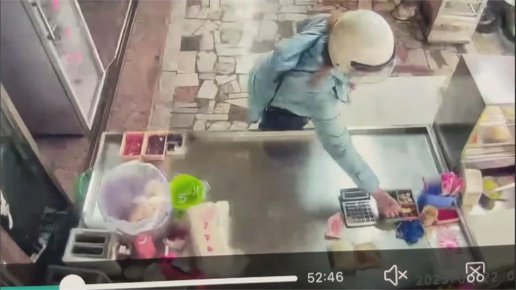 偷拿店家的錢付帳? 台南女子誇張行為全都錄