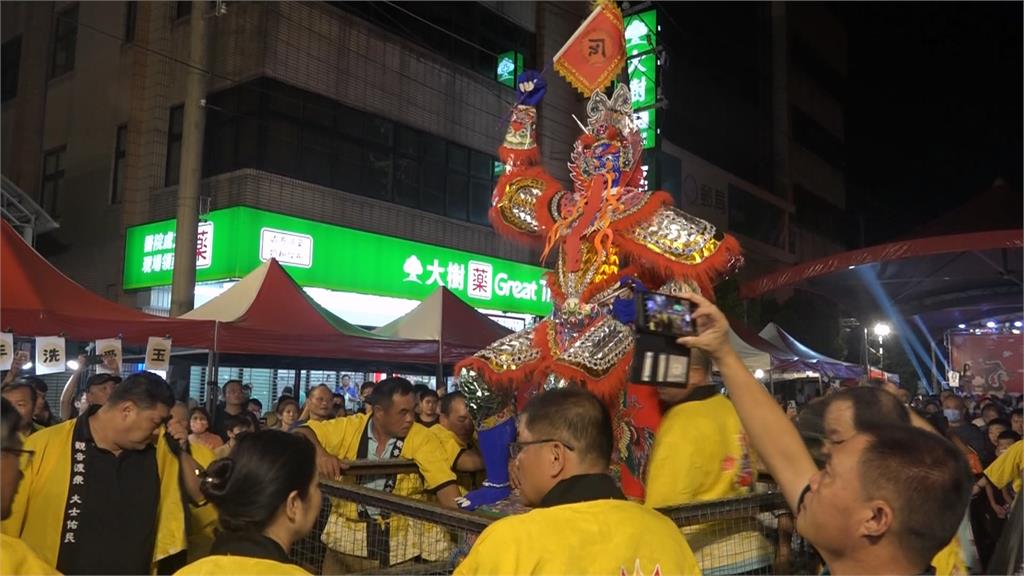 竹山「大士爺文化祭」火化升天　民眾火焰中拍到觀音像