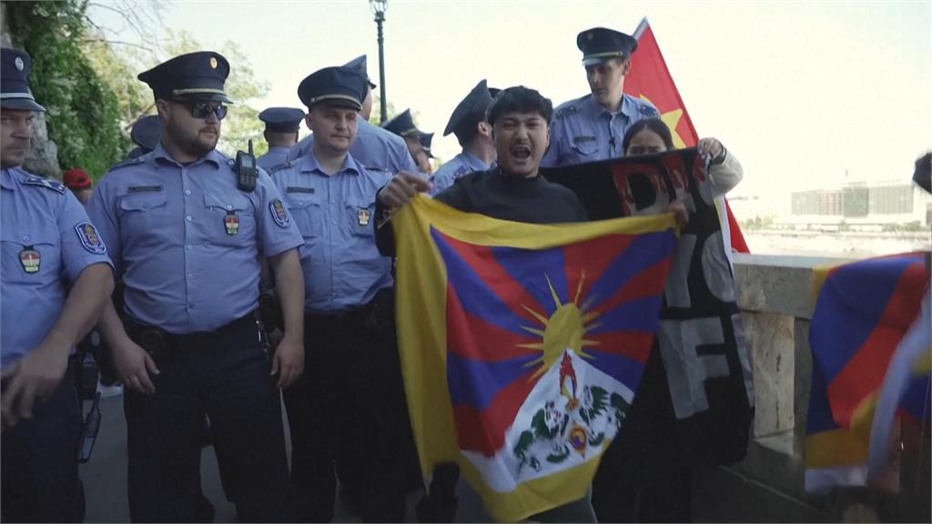 習近平歐洲之旅最終站　匈牙利遇「藏獨、挺台」人士抗議