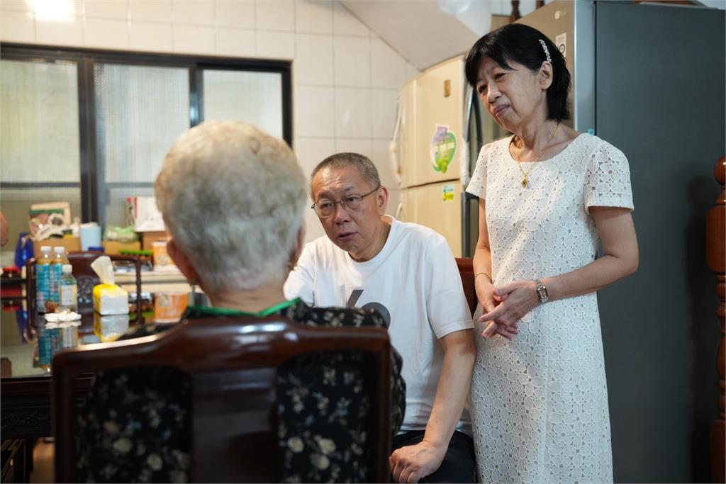 快新聞／柯文哲交保後首餐！　與家人圍桌「吃冰棒、豬腳麵線」