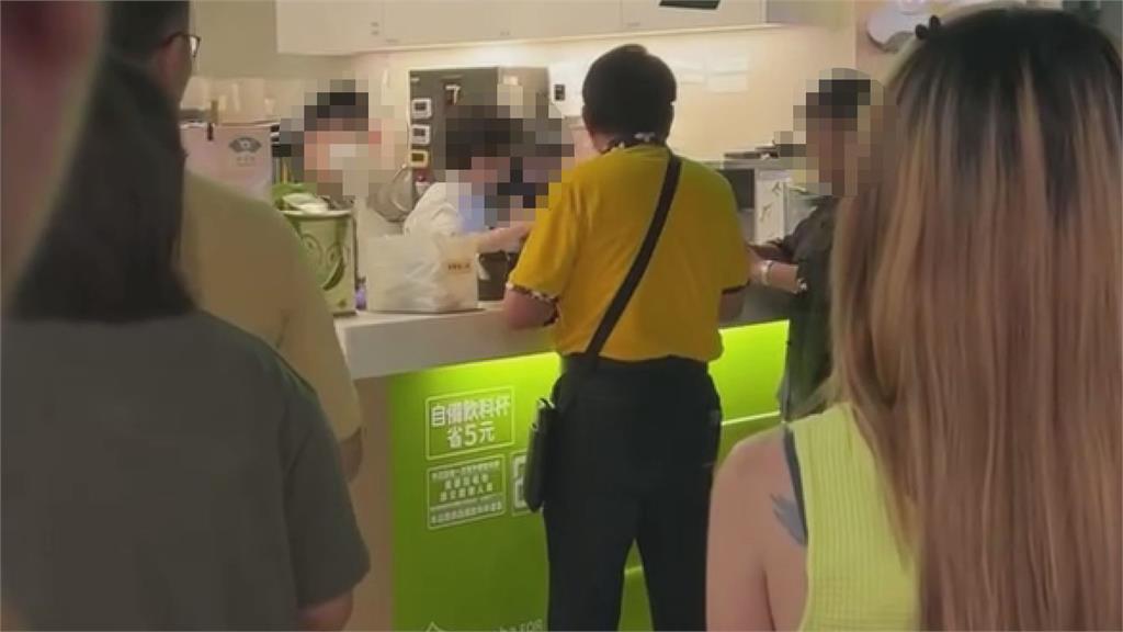 電影開演前5分鐘才買飲料！高雄奧客一聽「要等30分鐘」　暴怒罵哭店員