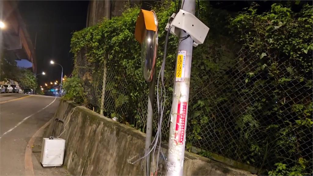 東山高中校車出意外！　轉彎撞「電桿上鐵箱」玻璃四濺3學生受傷