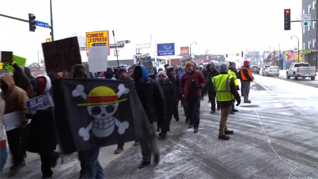 美明州警民衝突！　催淚彈傷孩童1500美軍待命