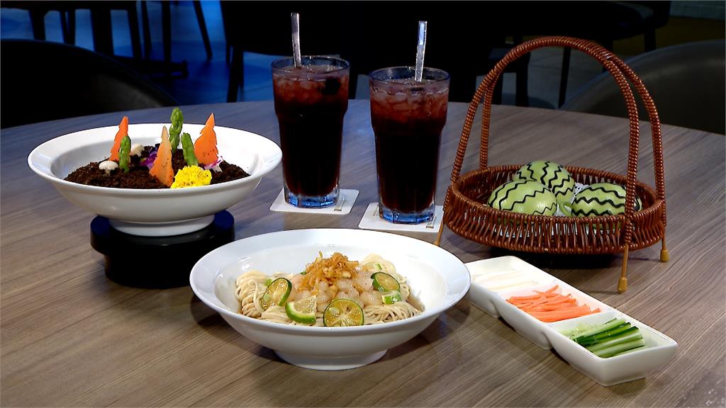 上海沙拉撒上香甜餅乾屑　外型宛如小花園