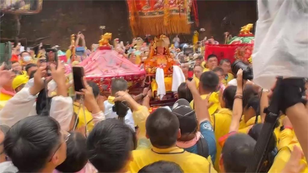 白沙屯媽祖秋茂園換轎儀式 下午3:45回宮安座