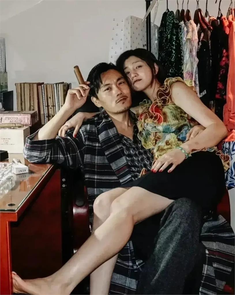 老公遭傳搭上陳妍希「坐大腿照瘋傳」!伊能靜不忍「甩出鐵證」出手了