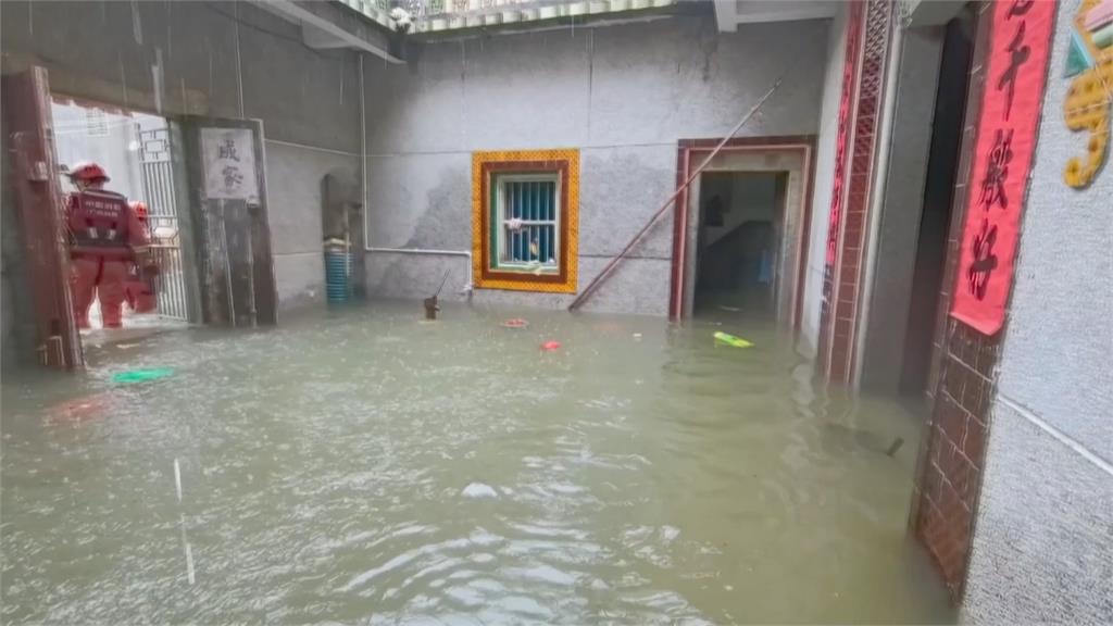 端午前廣東、廣西下大雨　警消出動橡皮艇助群眾脫困