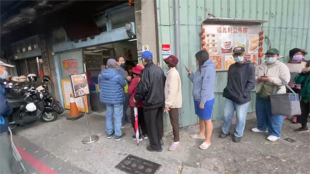 蛋捲名店「福義軒」排長龍　線上登記抽籤減少排隊時間