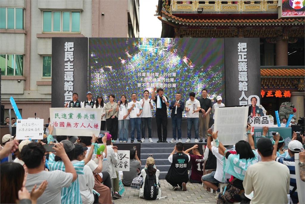 黃國昌「冷凍創黨之母不讓上台」惹怒元老?蔡壁如急緩頰「脫口1句」網傻眼